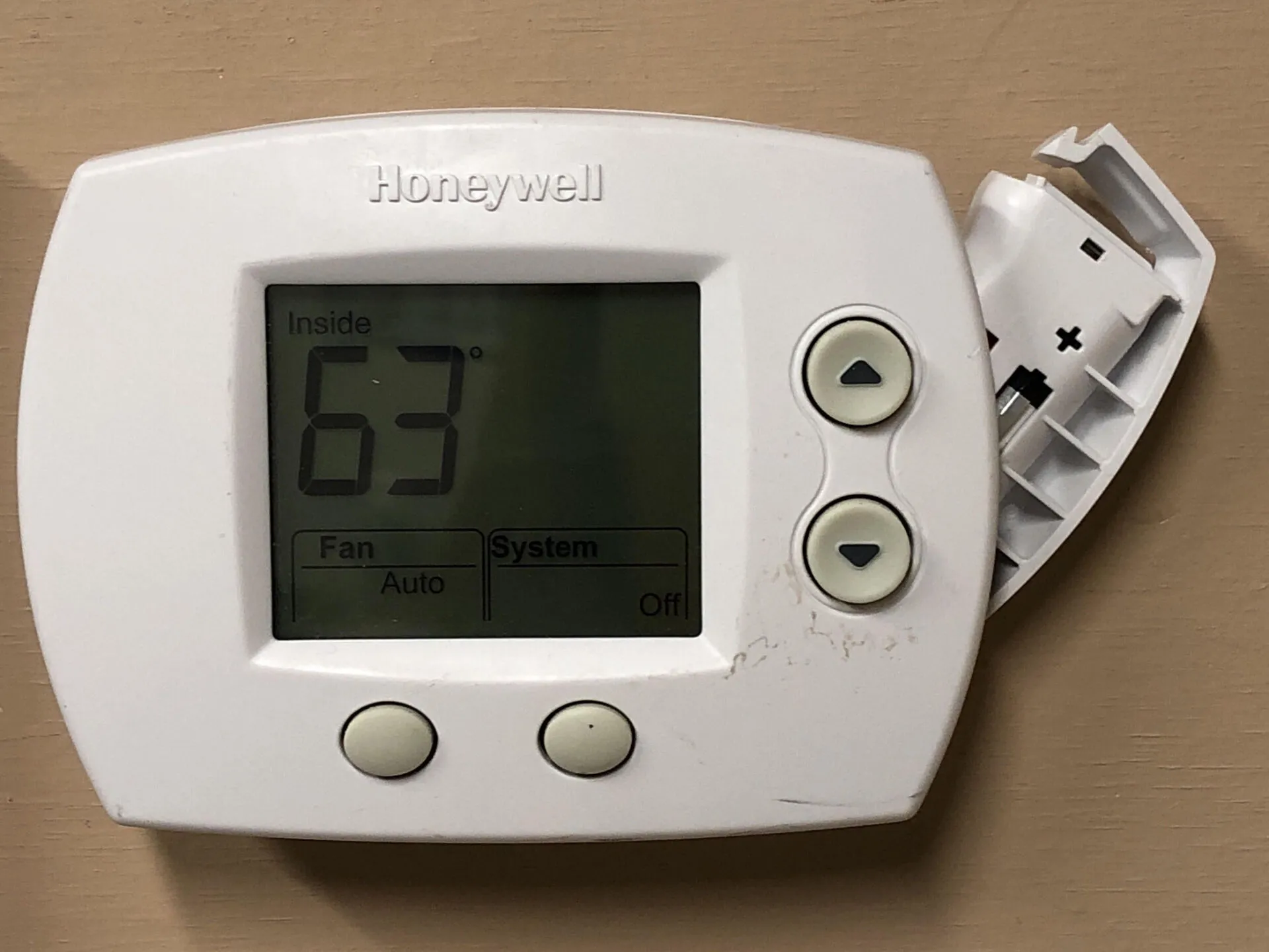 THERMOSTAT+REEPLAE+BATTERY+PICTURE-1920w THERMOSTAT+REEPLAE+BATTERY+PICTURE-1920w